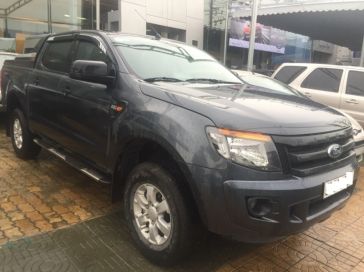 Ford Ranger cũ 2 cầu đời 2015, lắp nhiều đồ chơi đắt tiền