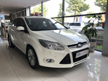 Ford Focus 2.0 Titanium đời 2015 màu trắng