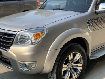 Bán xe Ford Everest số tự động sản xuất 2012