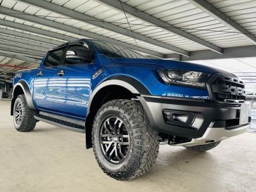 Ford Raptor 2019 màu xanh chay lướt 3000km