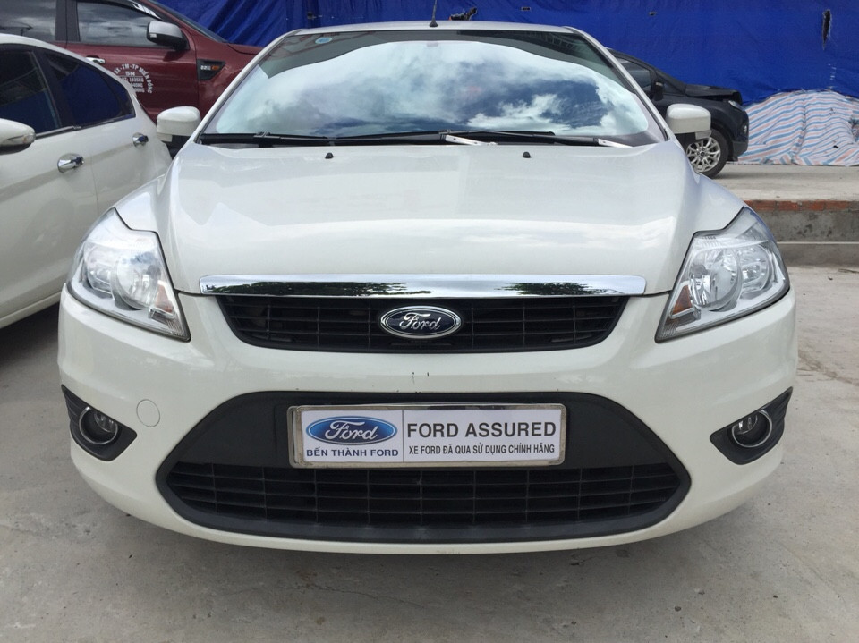 Ford focus cũ đời 2011 số tự động màu trắng - 1